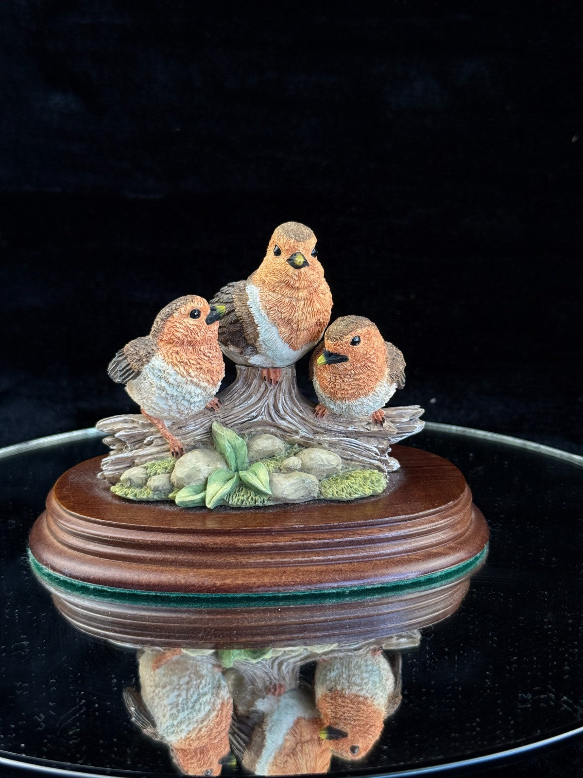 The Leonardo Collection "Nature Studies" Robins Figurine 1994 Porcelain decor1