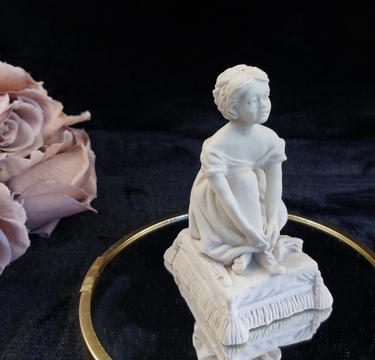 Michael Sutty Young Girl Figurine 5in Rare Vintage White Bisque England Figurine0