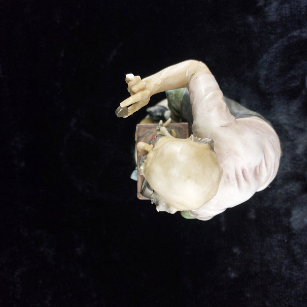 Porcelain of a watchmaker CAPODIMONTE. Antonio Benni. Is Finger Broken, chipped15