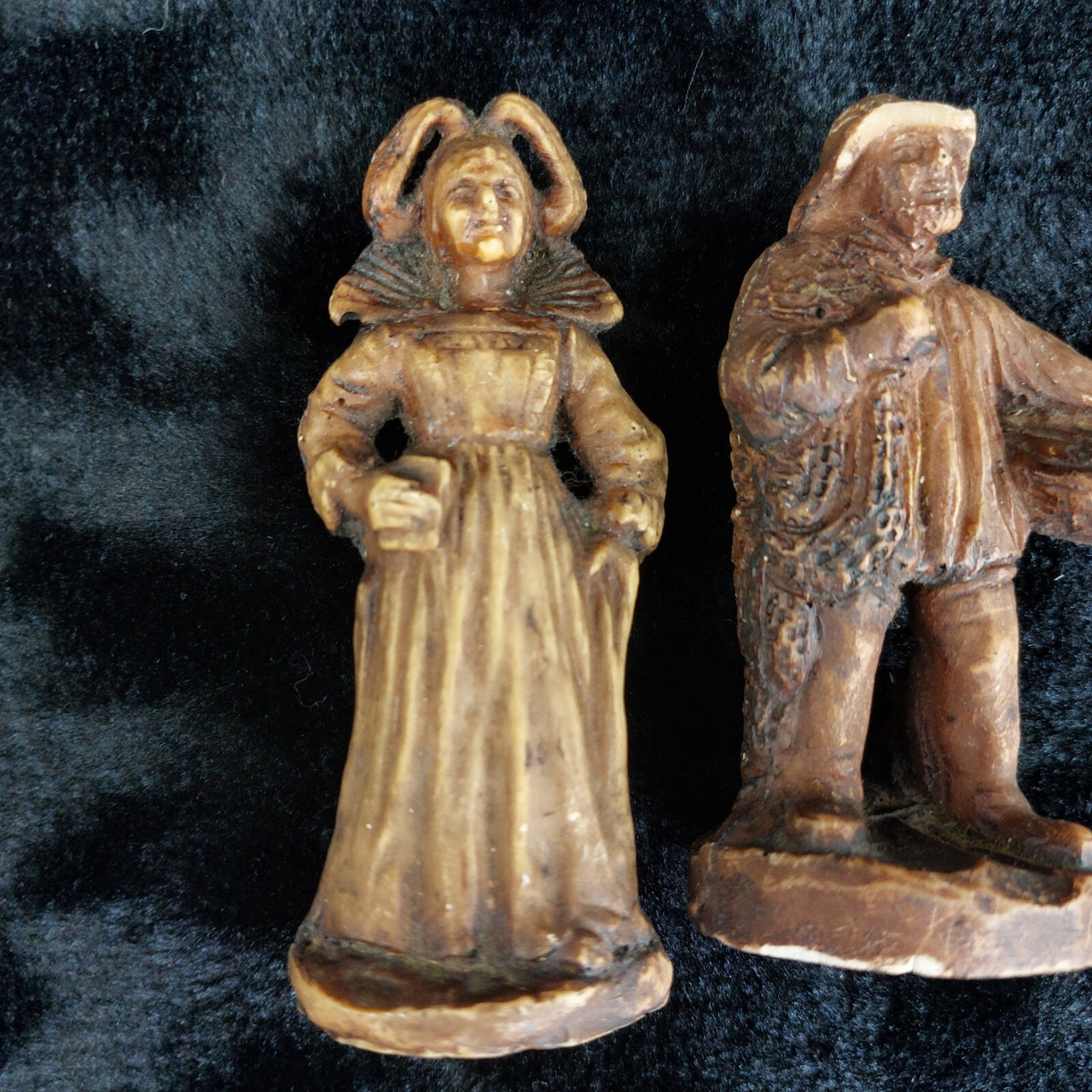 Vintage Resin Folk Figurines Pair, France Fisherman &Lady  – Acceptable Conditio2