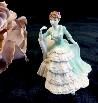 Coalport Acceptable Beau Monde Clara Figurine 4.5in Porcelain Hand Decorate 19960