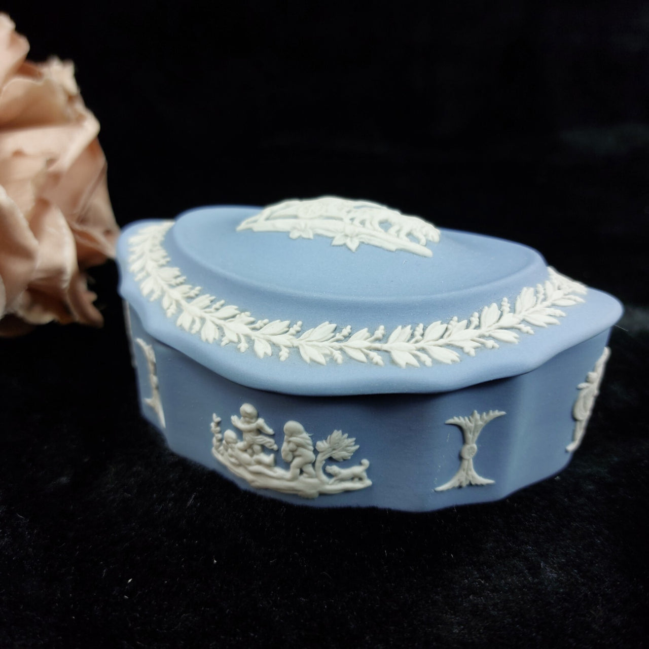 Wedgwood Jasperware Blue Design Classical Cherub Oval Trinket Box – Vintage0