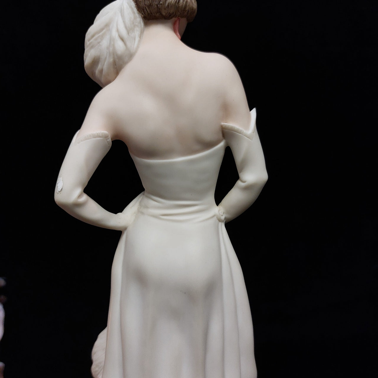Florence Armani Stepping Out Figurine – Mint Condition 1413F Lady With Box & COA4
