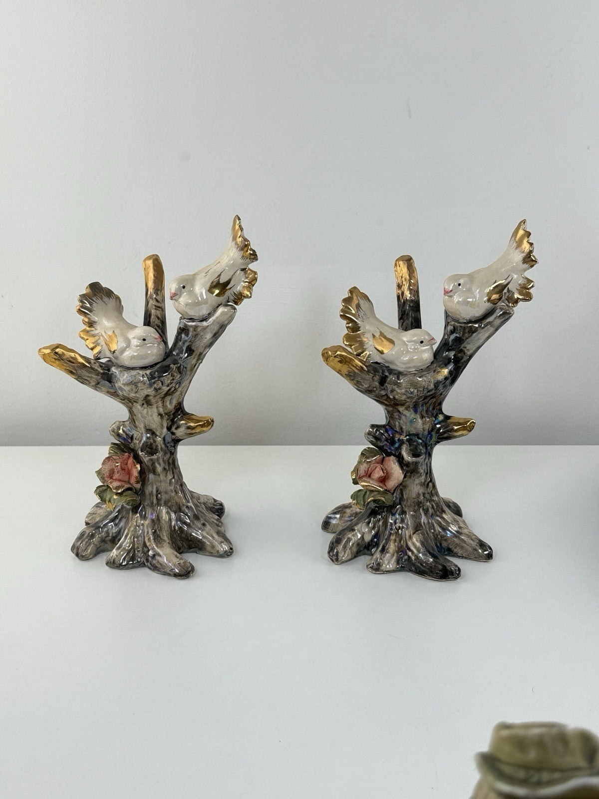 Vintage Iridescent Bird Figurines Pair Tree Trunk Base Gold Trim Gift Roses0