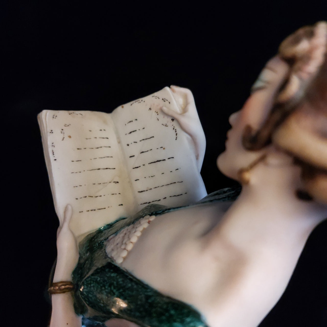 Elegant "Lady Reading" figurine Giuseppe Armani Florence Sculpture library decor5