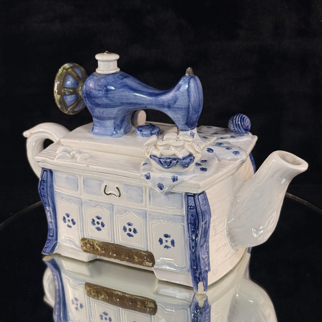 Novelty Machine Sewing Teapot White Blue Gold Ceramic Stitching Theme see pics15