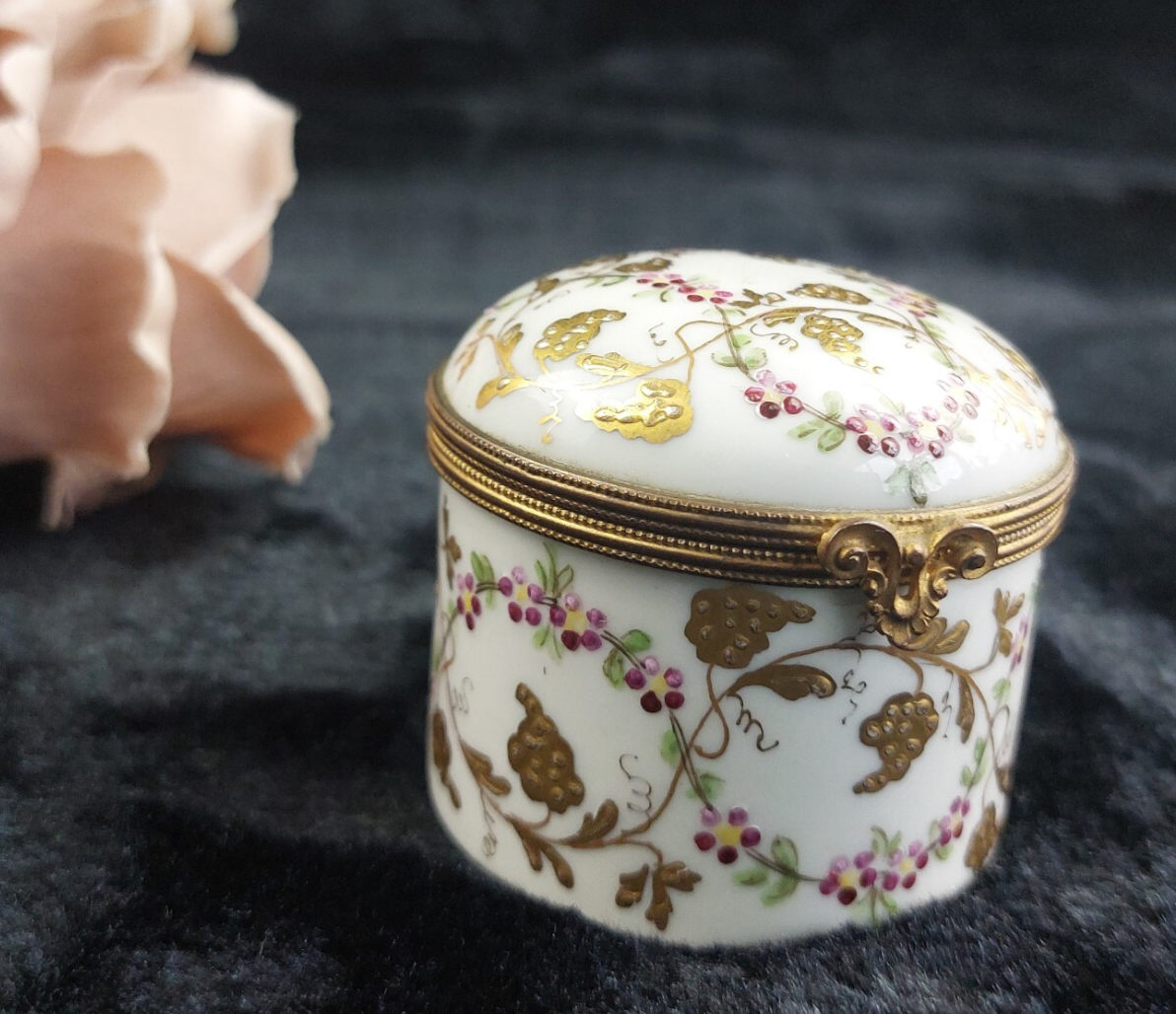 Le Tallec Paris Grape Vine Porcelain jewellery Box Hand Trinket  Painted France10