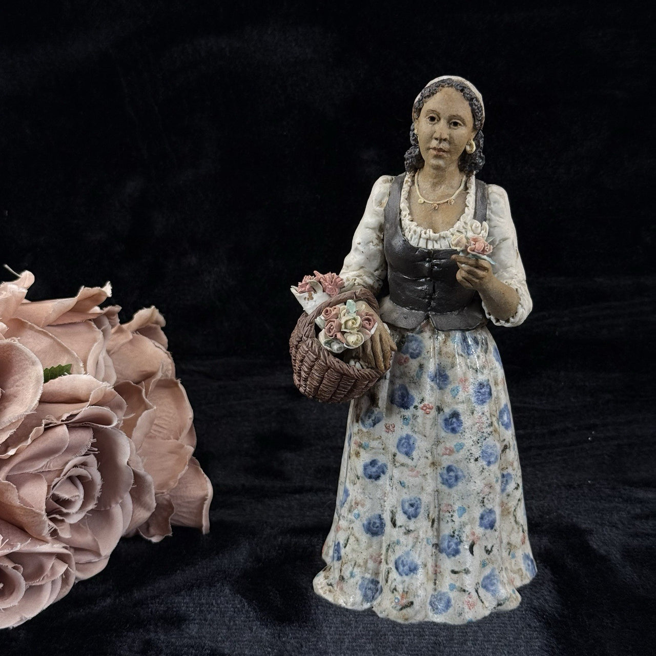 Rare Castagna Florence Figurine Flower Seller - Signed Italy pics see17