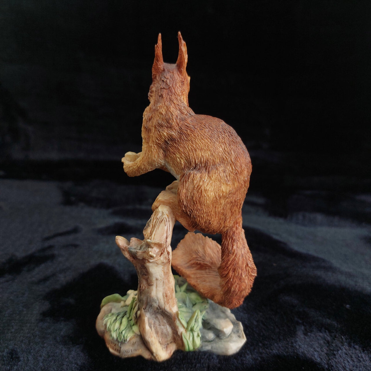 Border Fine Arts Squirrel Figurine Handmade Scotland Wildlife 6” Tree Stump Deco2