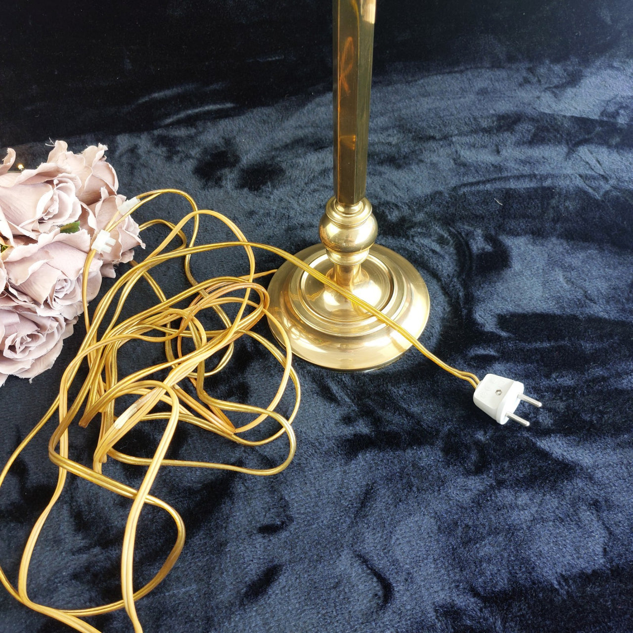 Heavy Brass Lamp Table 26" Tall Vintage European antique Style Lighting 1910 dec9