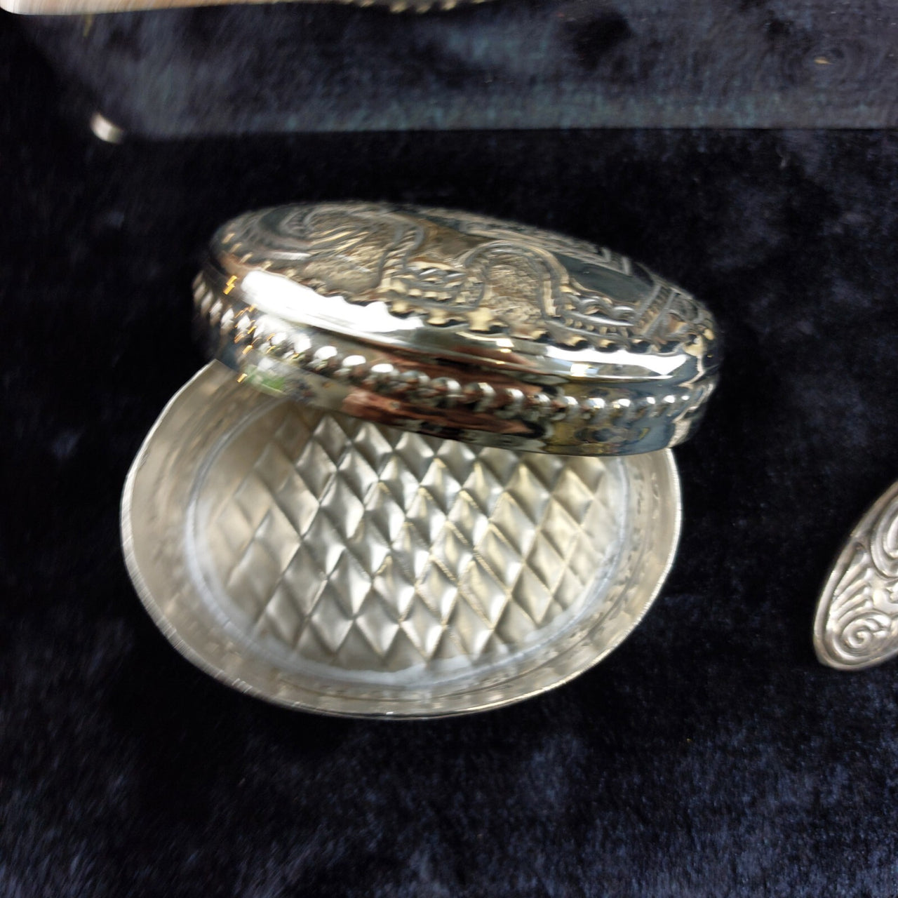 Vintage Silver-Plated Vanity Set gift– Round Ornate Etched Box & Hand Mirror11