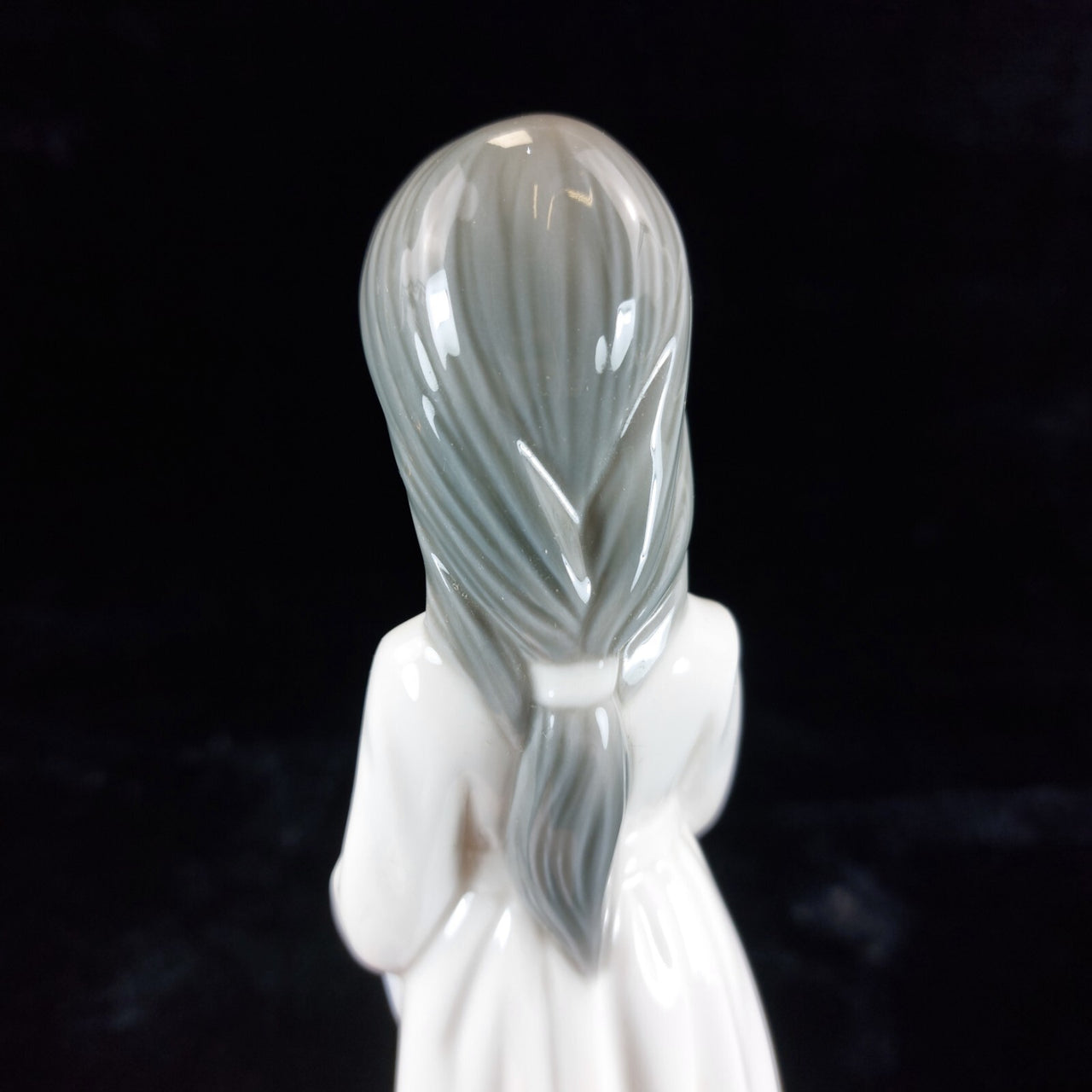 Elegant NAO by Lladró Figurine - 'Girl with Doll' (1990) bookcase figure Spain7