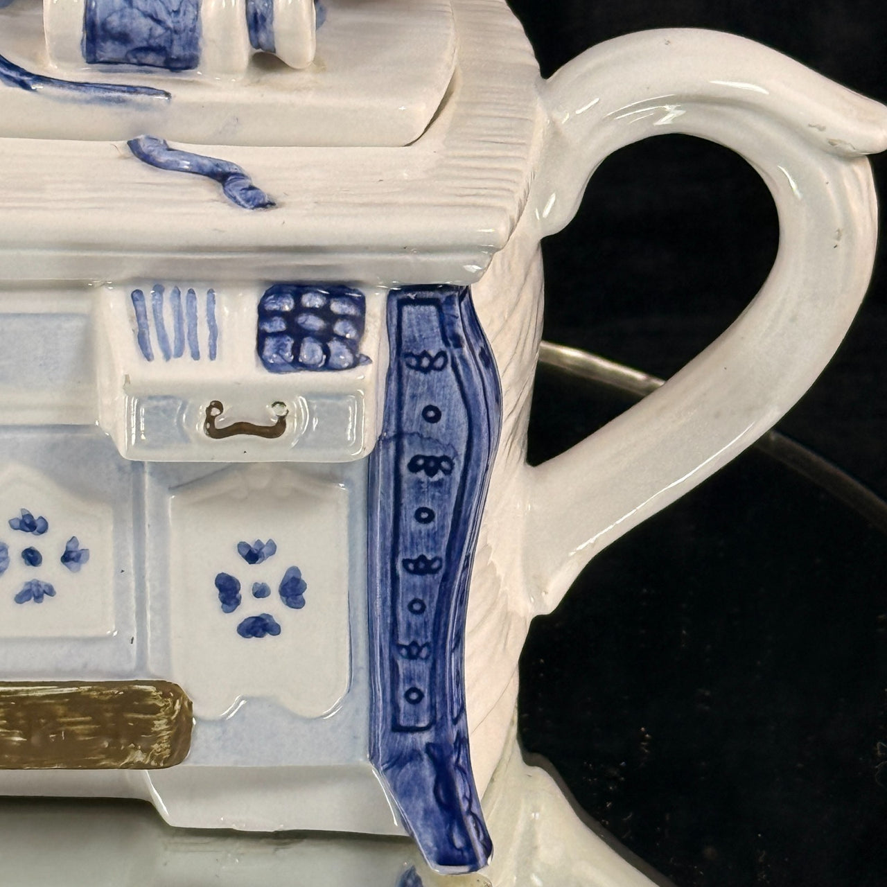 Novelty Machine Sewing Teapot White Blue Gold Ceramic Stitching Theme see pics12