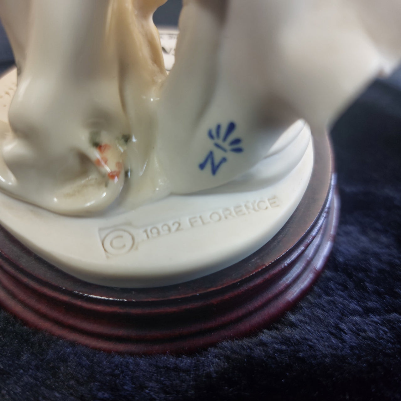 Rare Giuseppe Armani lady Figurine 1993 Florence Lady Hat Rose Signed 9.5" decor5