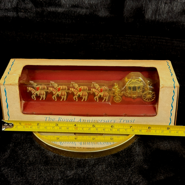 Royal Anniversary Trust Gold State Coach 40th Queen Jubilee Limited Edition Box1