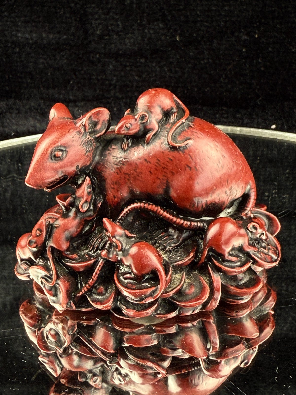 Chinese Red Resin Figurine Family of Mice & Coins Symbol of Prosperity Feng Rat 4