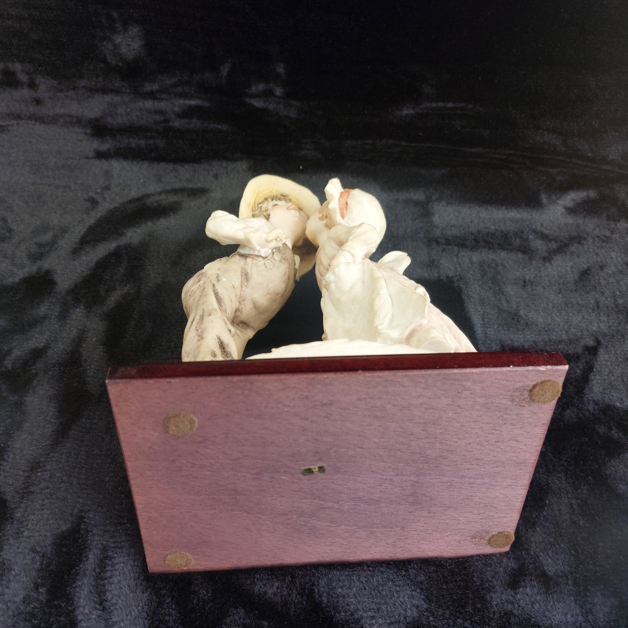 First Kiss Figurine Giuseppe Armani Florence 11" Tall Italian 1992 Porcelain.16