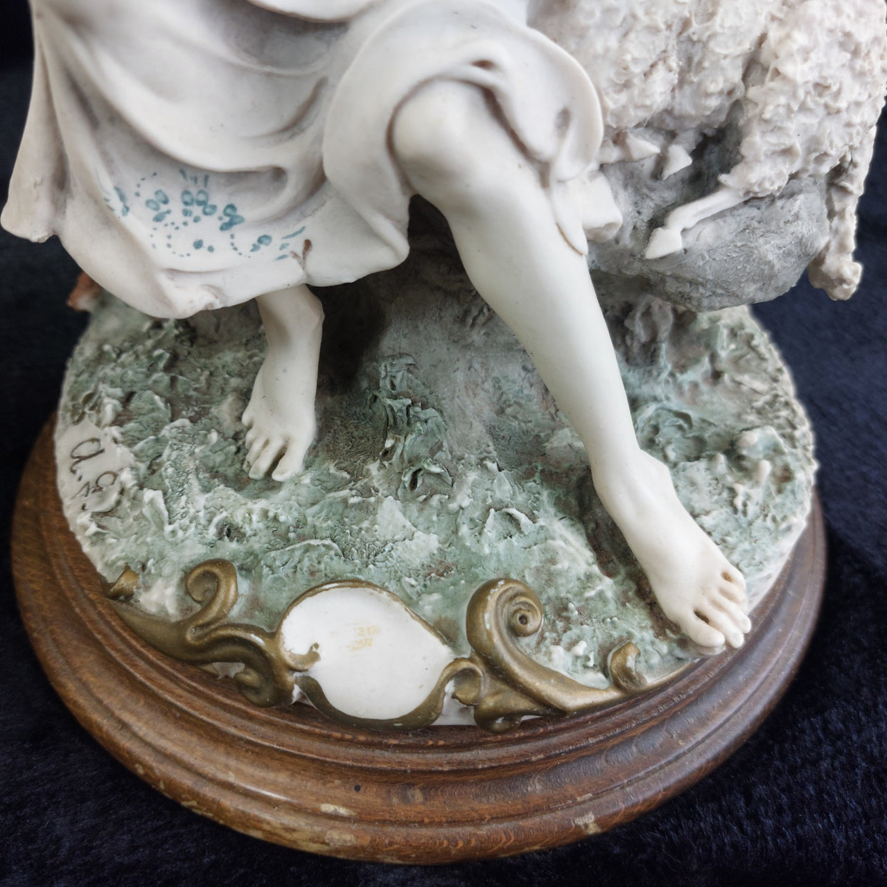 Giuseppe Figurine Armani Couple repaired Flower & Arm Rustic 30cm Resin Italian.11