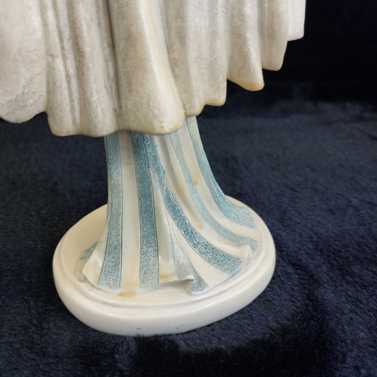 Leonardo Collection Elegant Lady Figurine – Good 28 cm Gilded Blue Striped Cape.8