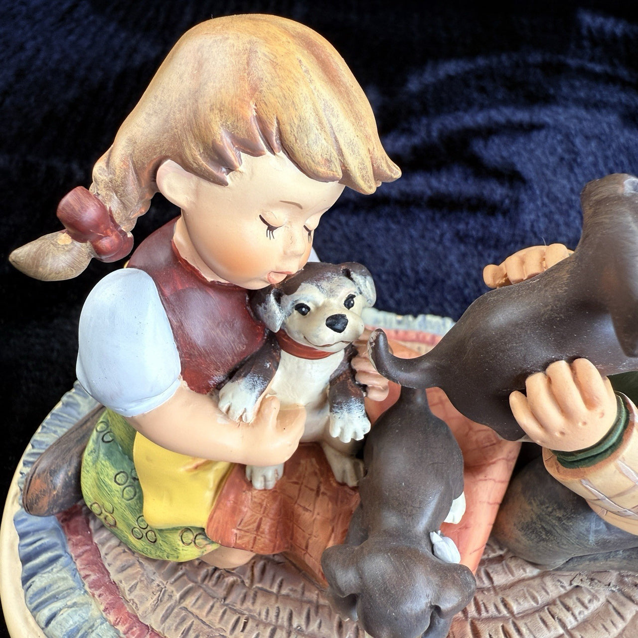 Hummel Surprise" "Puppy 2015 First Issue - Danbury Mint Figurine with Box China6