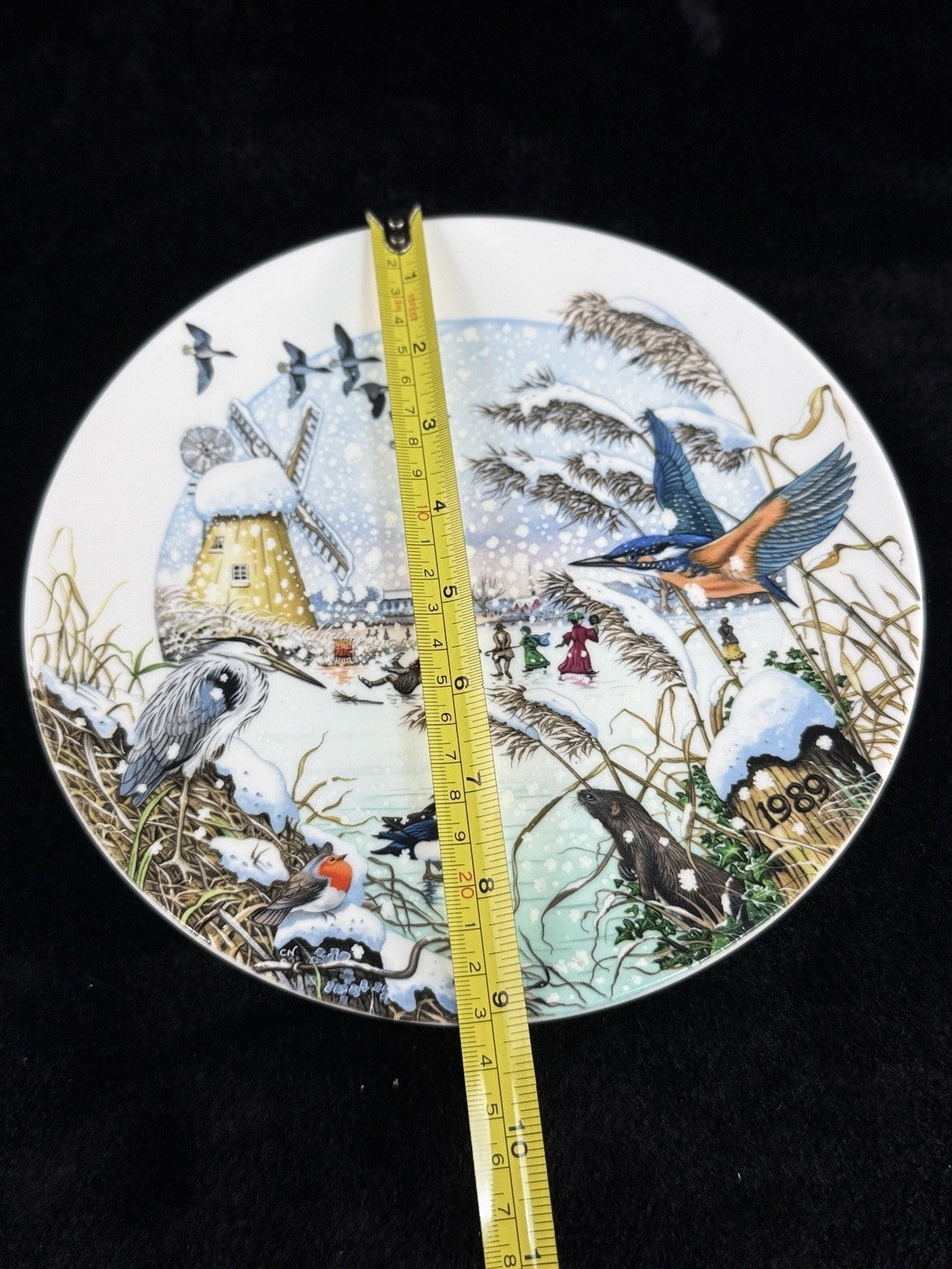 Wedgwood 1989 Skating on the Fen Plate Colin Newman Christmas Bone Vintage China2