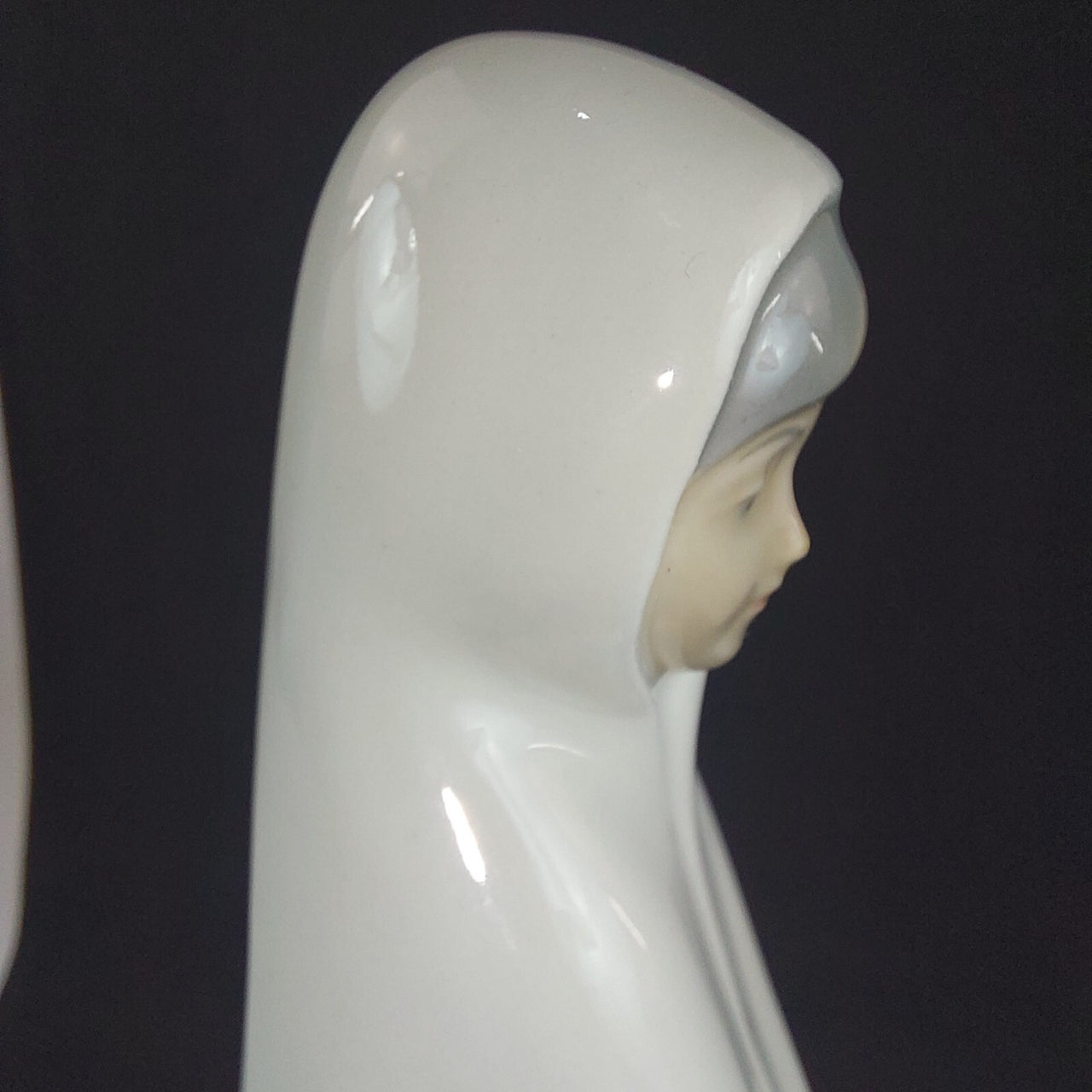 Requena Miquel Nun Figurine Pristine White Porcelain, 6.5" chip on the skirt dec21
