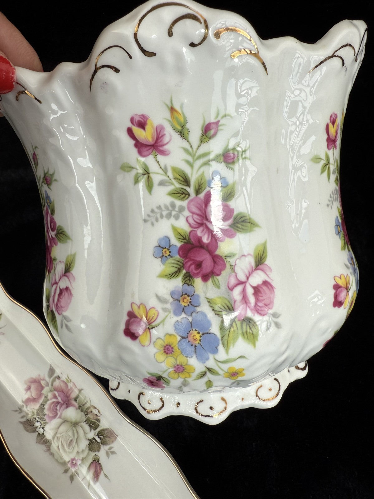Stunning St. George & Kenall Fine Bone China Floral vase and Tray Set England.3