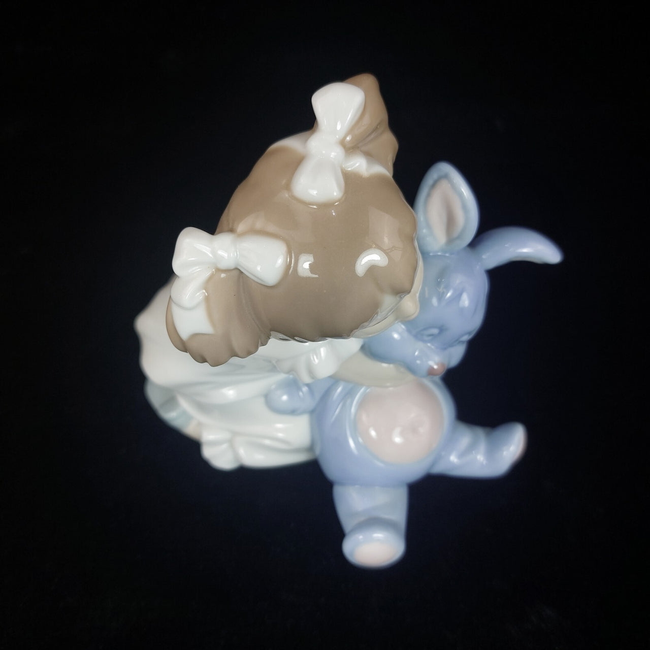 Nao Lladro Girl with Figurine Bunny Good Hugging Toy Porcelain 1987 decor Lladró4