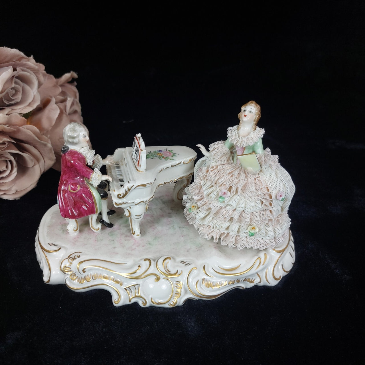 Dresden UNTERWEISSBACH Girl Singing and Musician Porcelain Lace Figurine Group.0