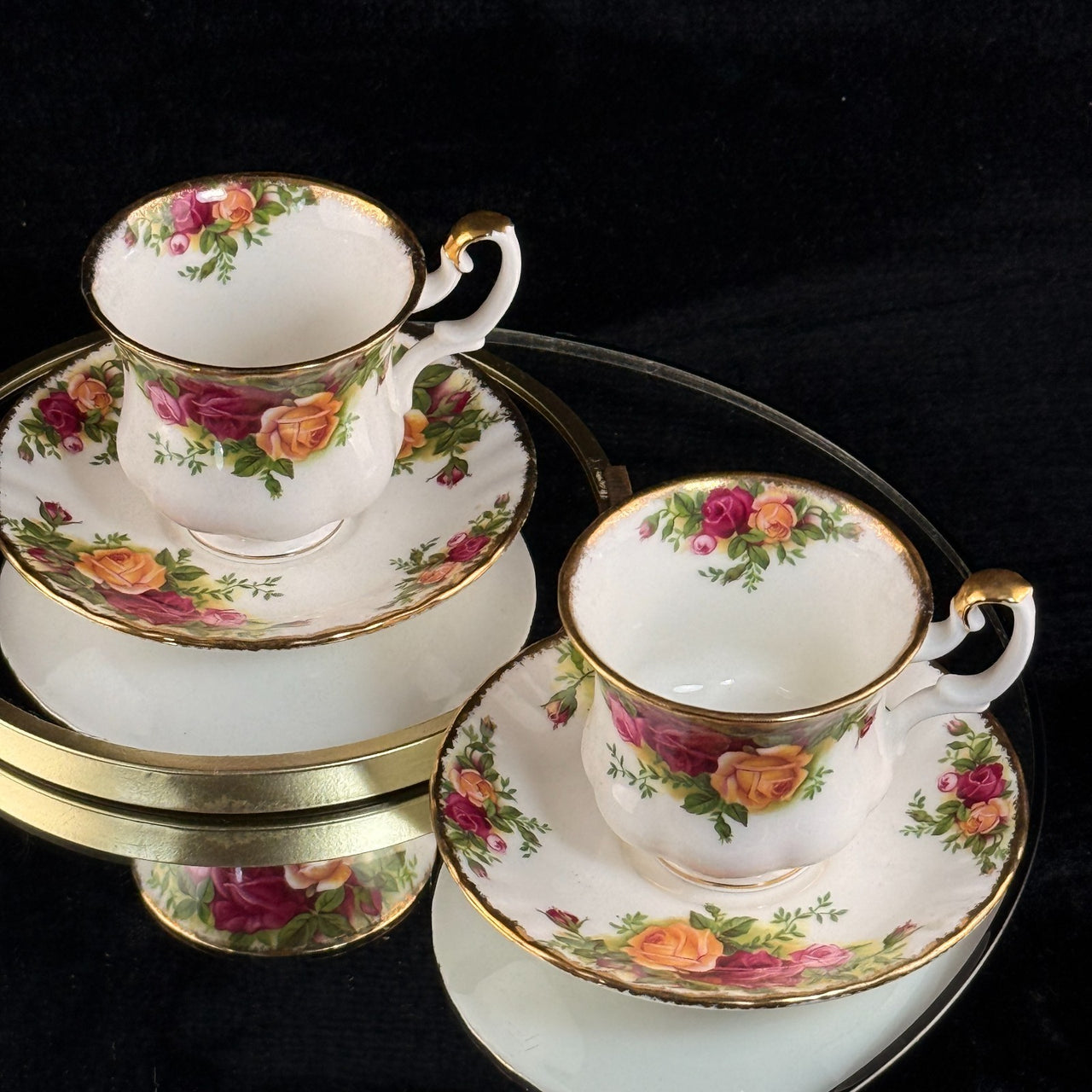 Royal Albert Old Country Roses Cups & Saucers Set of 2 Bone China England 19622