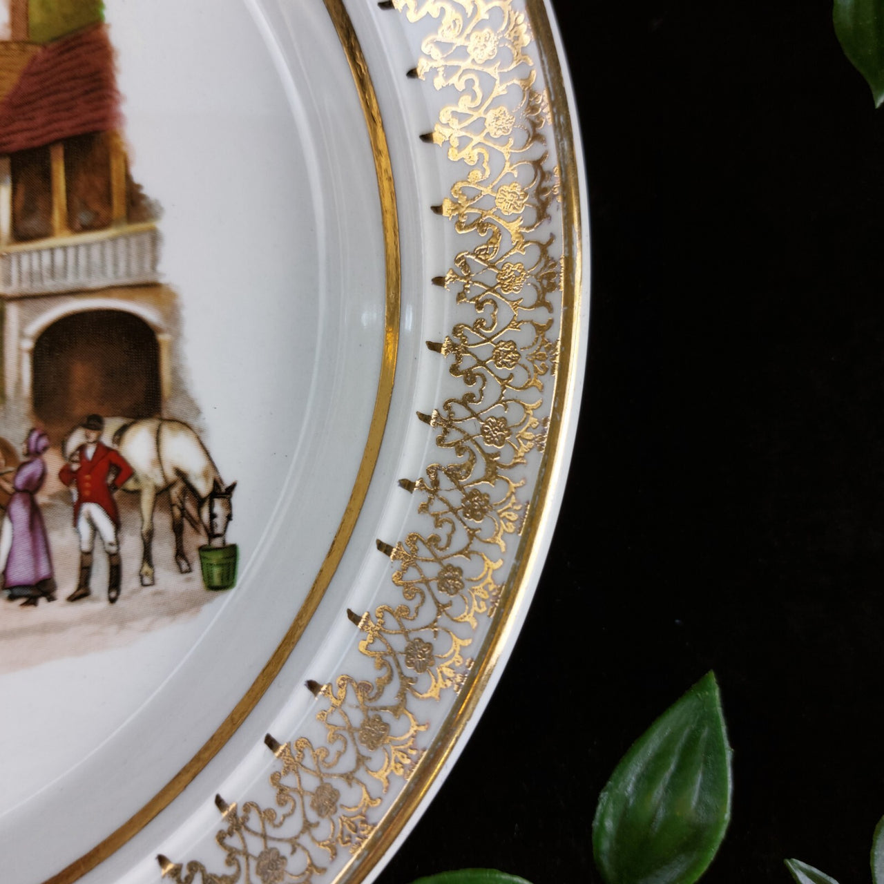 Old Coach House Stratford Decorative Ceramic Plate Gold Trim 8.5in Wall Hanger5
