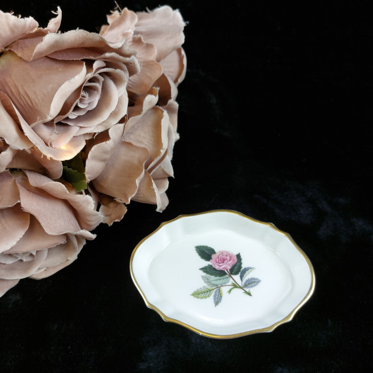 Wedgwood Hathaway Rose Bone China Pin Dish - calloped Edge 4.5" Made in England0