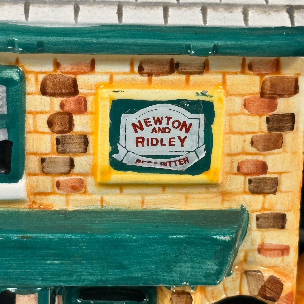 Novelty Set Teapots x2 1.55George & Dragon Pub + Rovers Return Newton & Ridley9