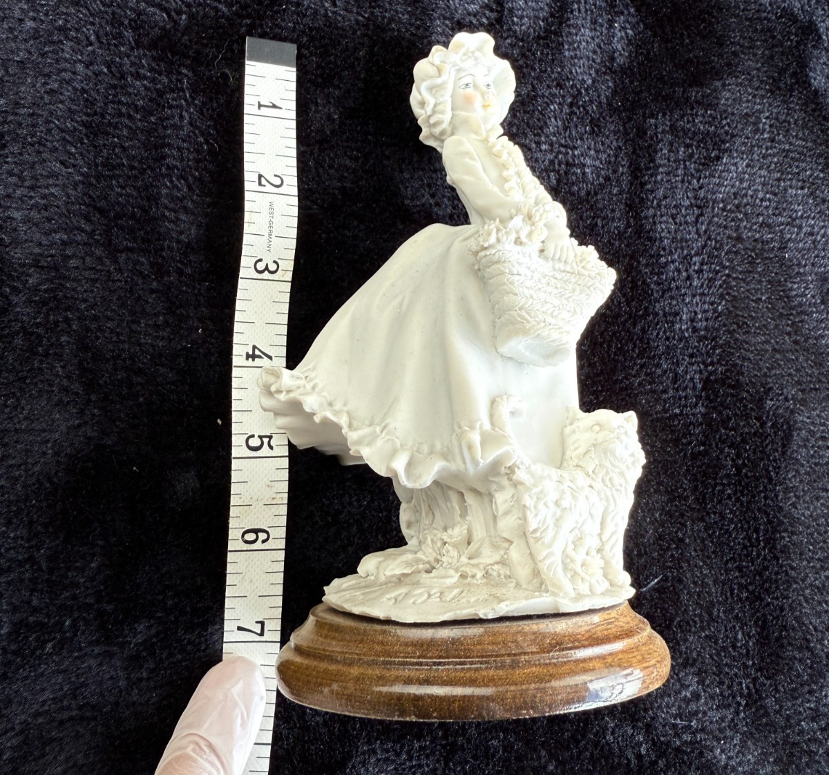 A. Belcari "Girl with Basket and Cat" Figurine Signed & Resin Marble decor Italy15