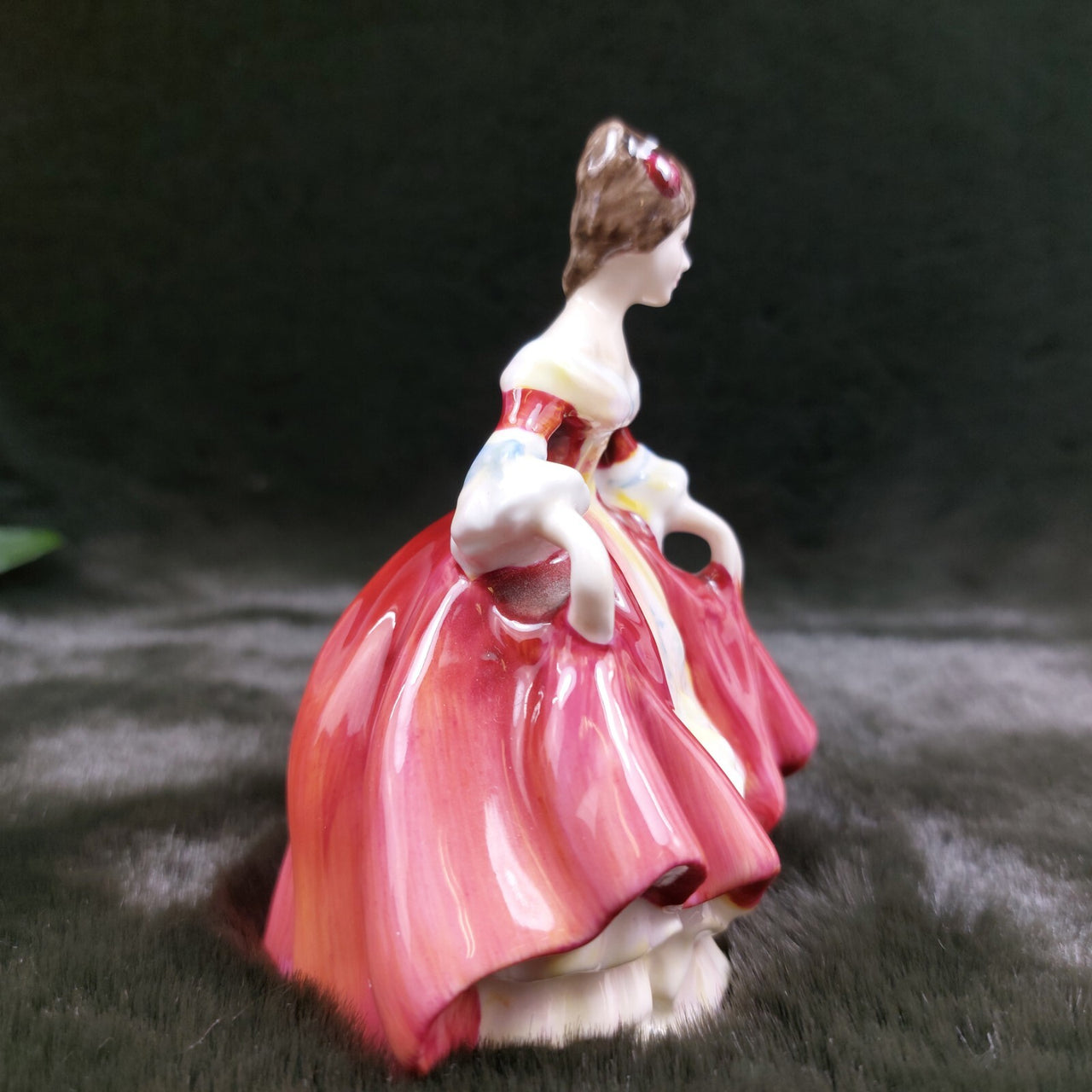 Royal Boxed Doulton ladies “Southern Belle” victorian lady figurine porcelain 8