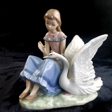 NAO Lladro Girl with Swan Figurine 1986 7.5