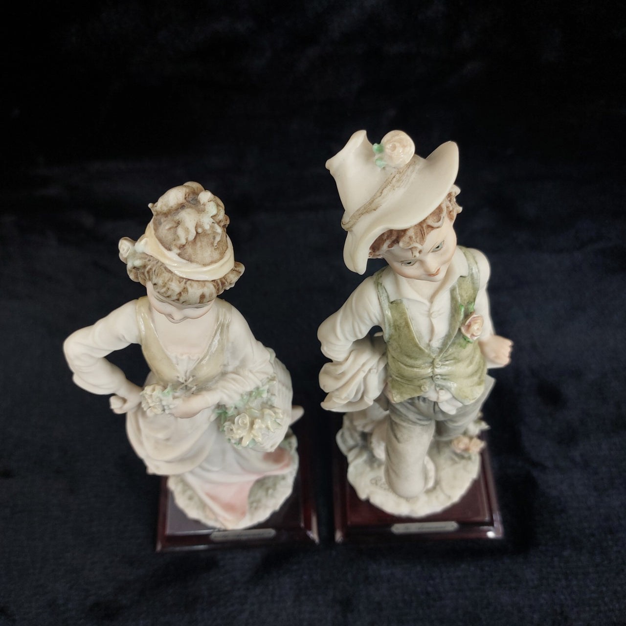 Giuseppe Figurines Armani Pair Boy Girl Flowers Basket Romantic Scene 9" Italy d3