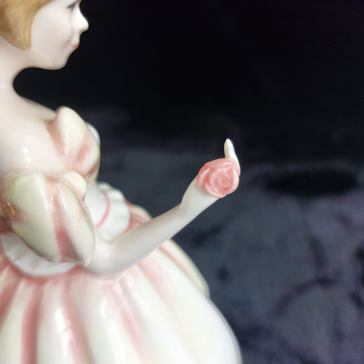 Royal Doulton Good Gift of Love Figurine decor 8.5in Pink White 491g 1993 Nada 6