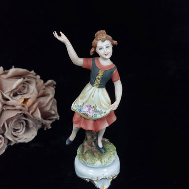 Capodimonte Lady Figurine Mint Vintage  Made In Italy0