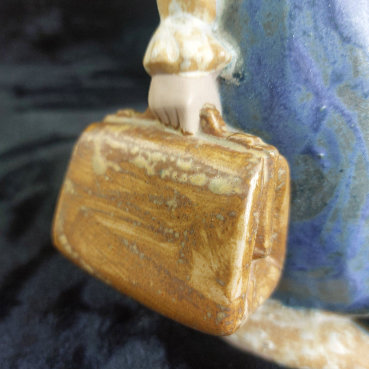 Valenzart Spain 9.5" Figurine Girl with Luggage Hand Painted Ceramic Statue5