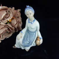 Thumbnail for TITO Spanish Porcelain Figurine - Girl with Water Jug bookcase (1970s) figure3