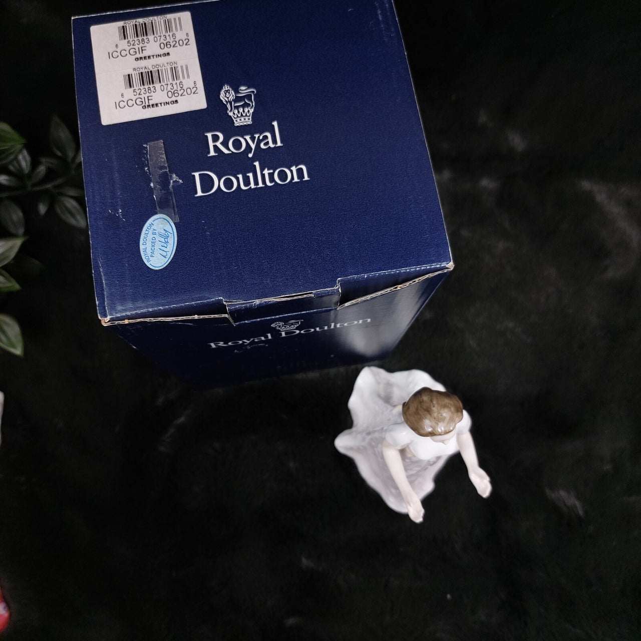 Royal Doulton "Greetings" Figurine HN 4250 - Sentiments Collection, Exclusive1