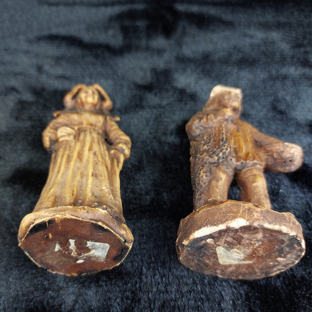 Vintage Resin Folk Figurines Pair, France Fisherman &Lady  – Acceptable Conditio10