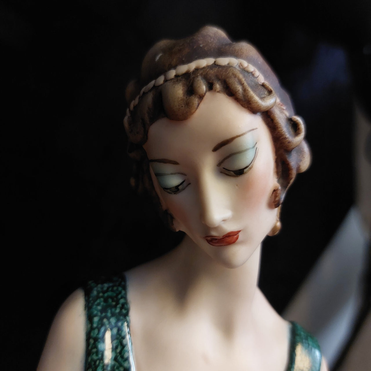 Elegant "Lady Reading" figurine Giuseppe Armani Florence Sculpture library decor3