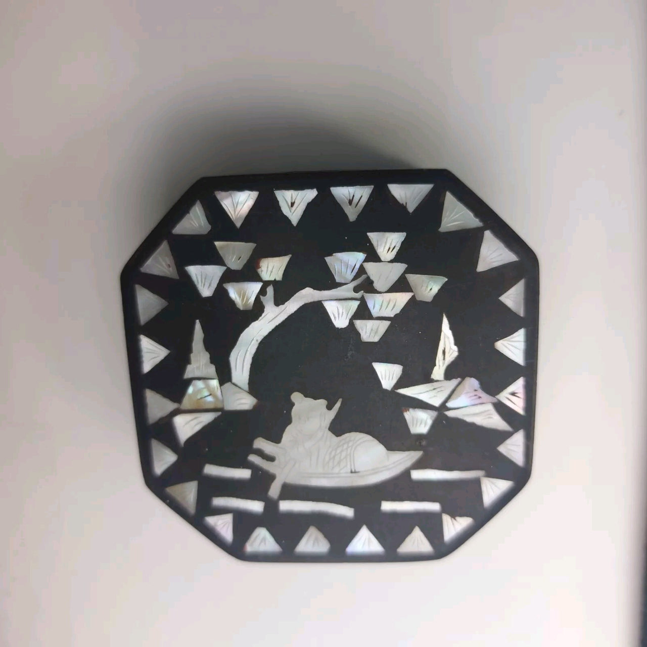 Antique Chinese Black Lacquer Trinket Box Octagonal with Mother of Pearl Inlay3