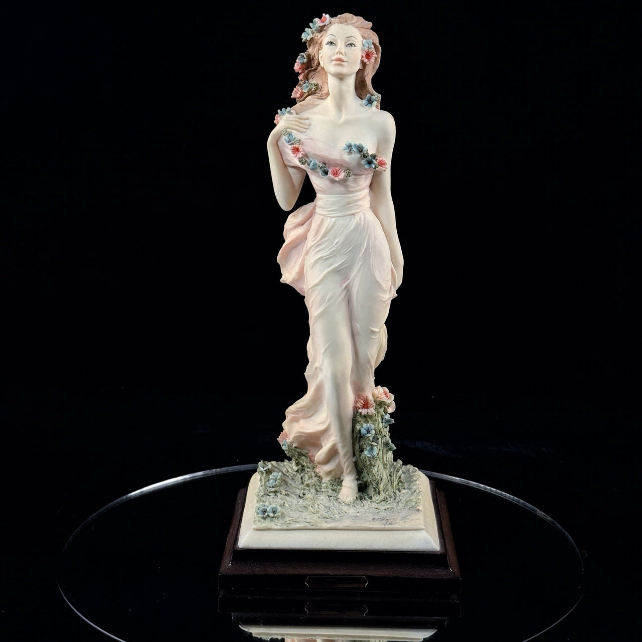Vittorio Tessaro A.D.L. Italian Beautiful Lady Figurine Italy Home Decor 19911