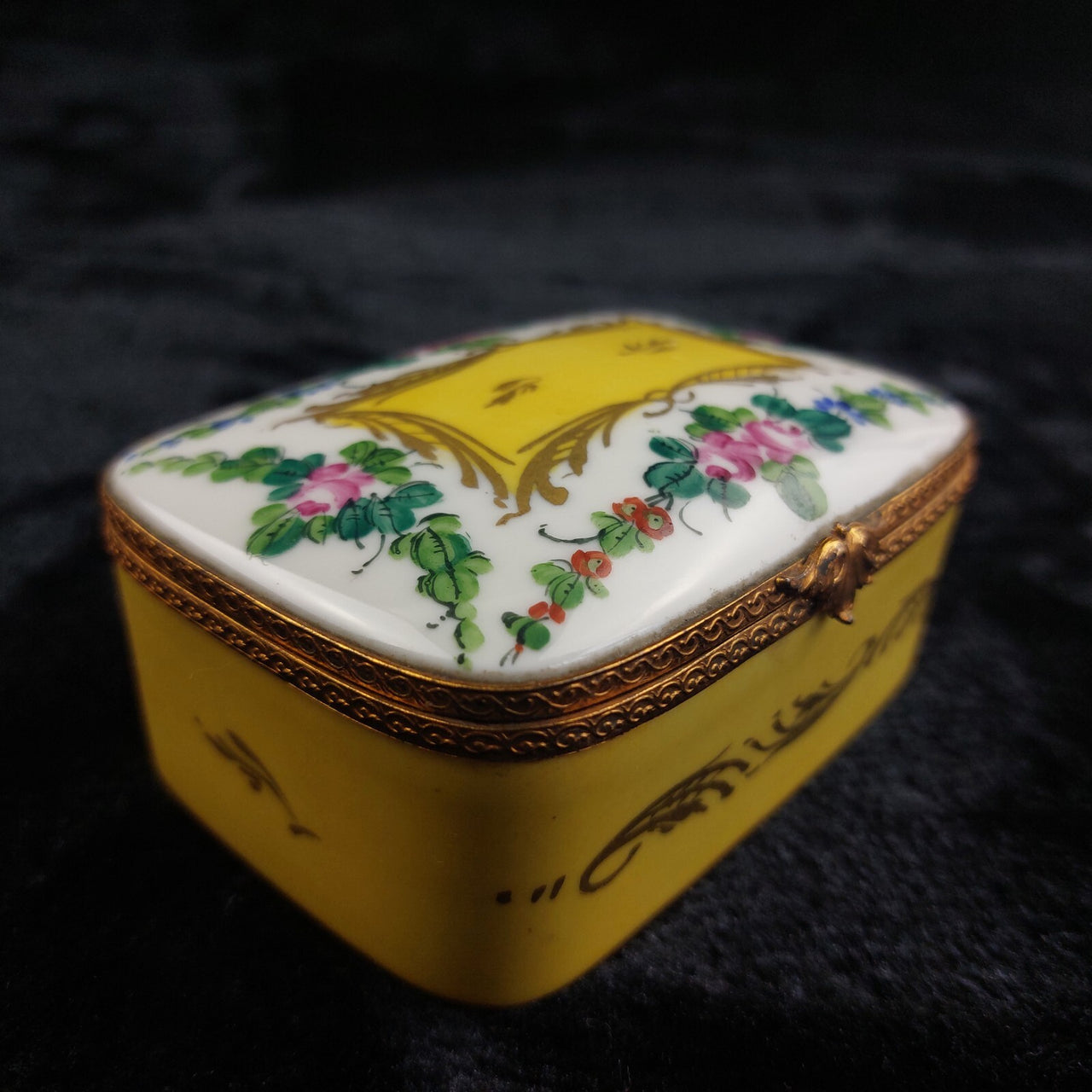 Limoges France 1920s porcelain width cm 9 x 7 height cm 3.7 jewellery box gift1