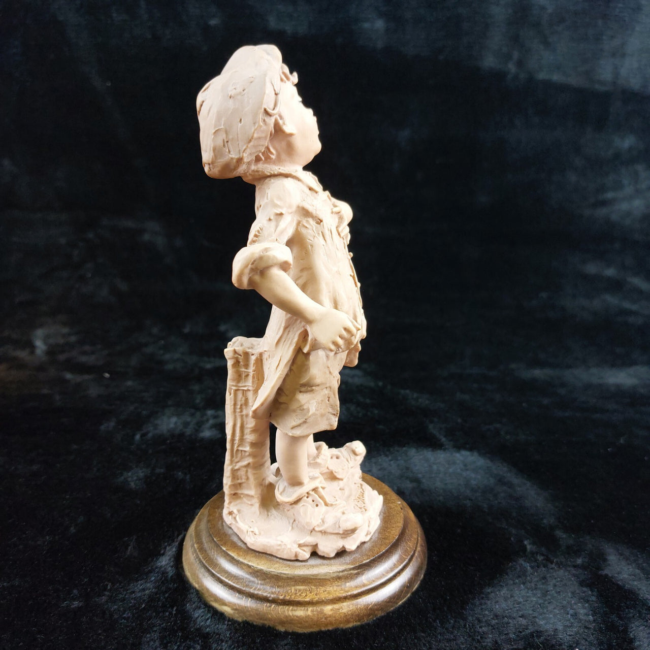 Giuseppe Armani Singing Boy Figurine  1980s Italian Porcelain library ornoment13