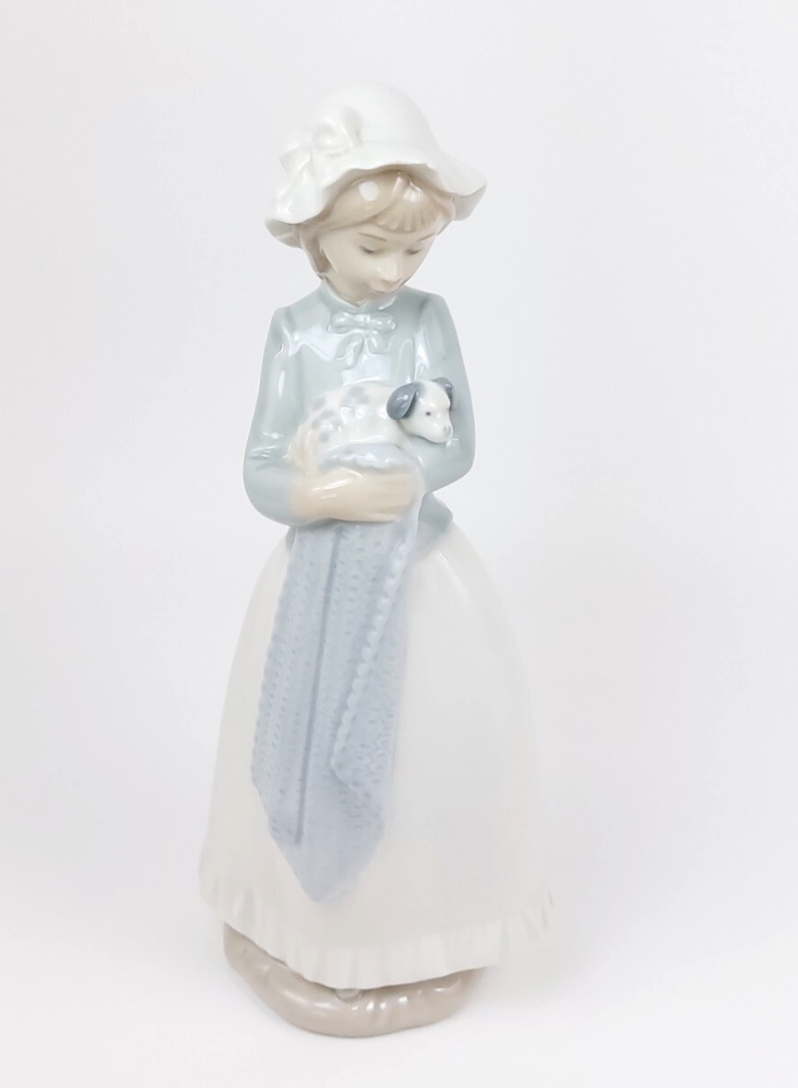 Nao Girl Lladro Cuddling Puppy Figurine Blanket Porcelain firreplace decor Spain16