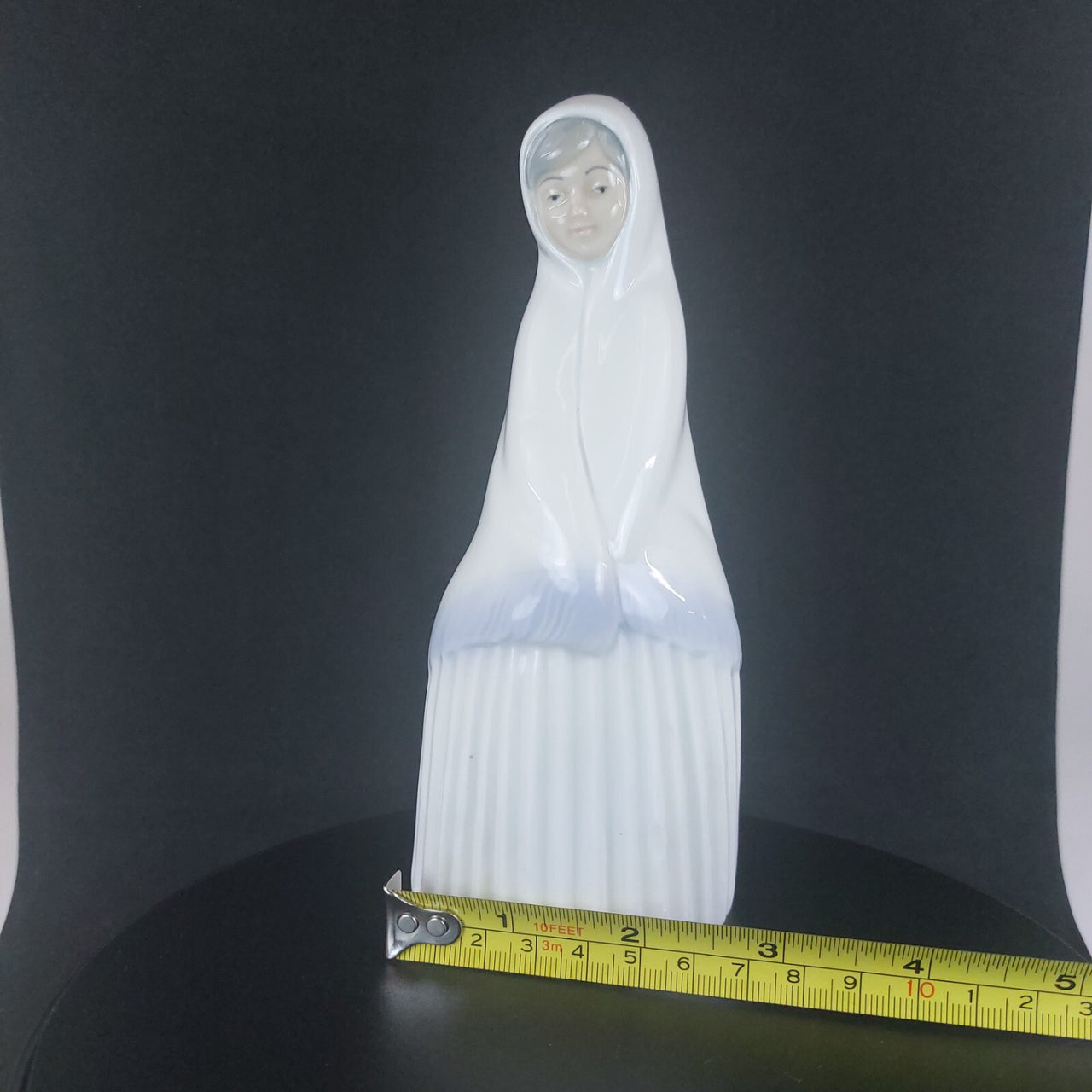 Requena Miquel Nun Figurine Pristine White Porcelain, 6.5" chip on the skirt dec10